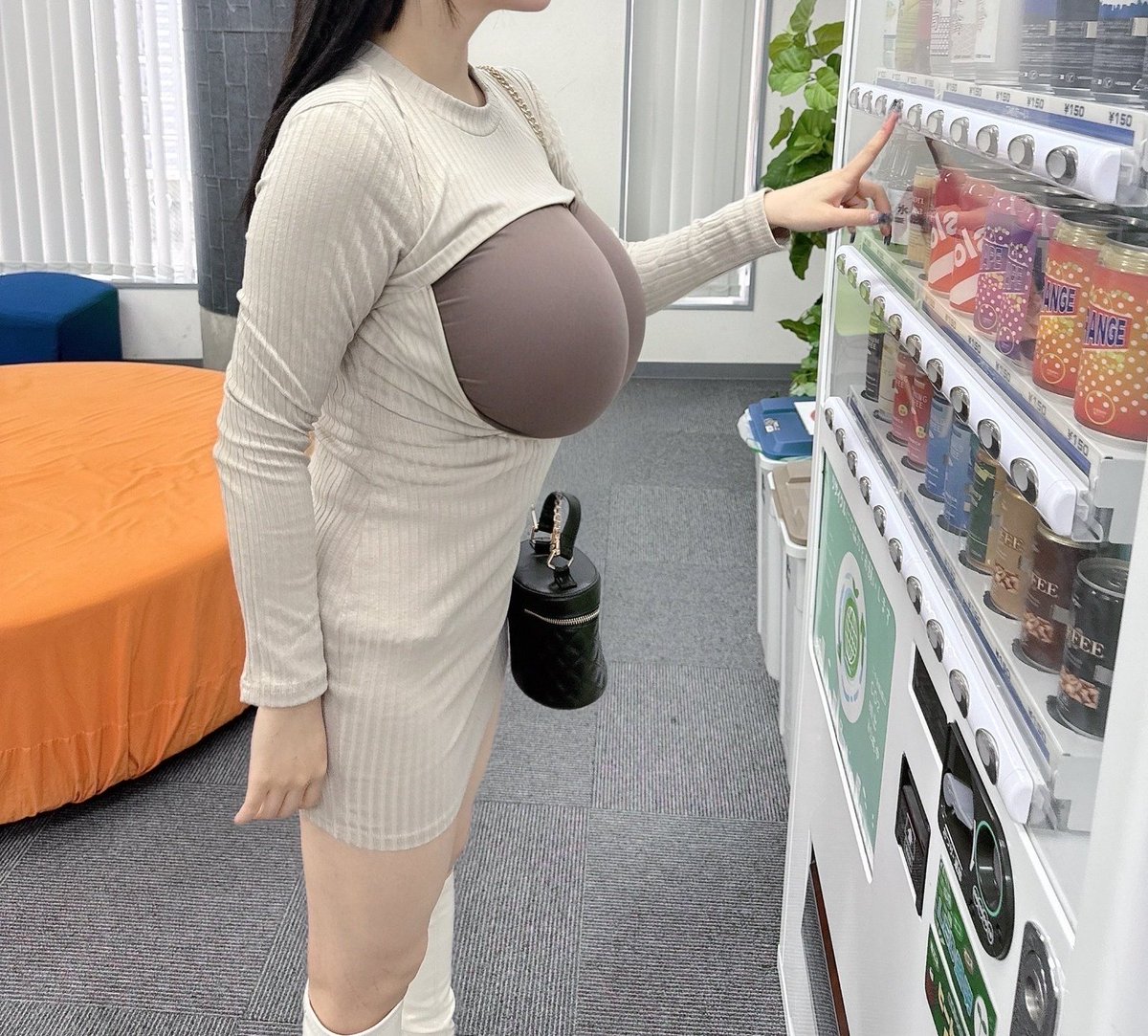 fairybeast_'s tweet photo. Buscando alguna bebida para empezar su día https://t.co/evoDXGGZYi