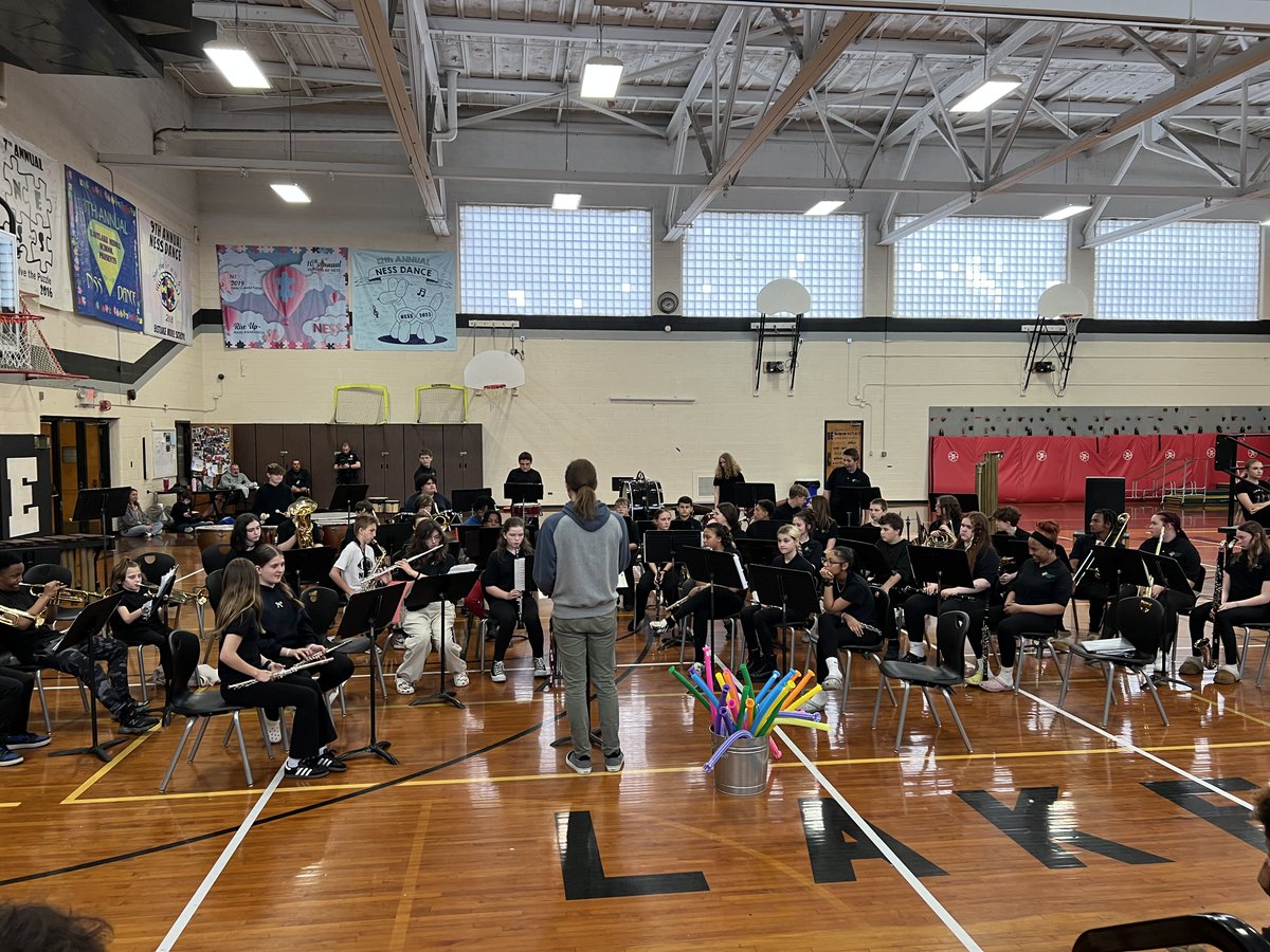🎶🥁🎹 What a treat! Eastlake middle school students had the chance to enjoy performances by the talented band and choirs. Fine Arts are a great part of the W-E Experience! #mychoicewilloughbyeastlake #WEareonthemove