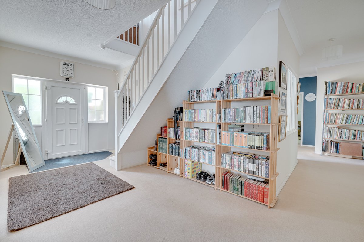 MorrisArmitage's tweet photo. ⭐️NEW⭐️
📍FORDHAM
💷 £850,000
🔸Substantial Family Home
🔸Spacious Accommodation Throughout
🔸7 Bedrooms 
🔸5 Bathrooms
🔸 Delightful Gardens
🔸 Driveway
🔸 Village Location
🔸 Viewing Highly Recommended
📞 01638 560221
📧 newmarket@morrisarmitage.co.uk
#morrisarmitage https://t.co/vKIHfsmhYx