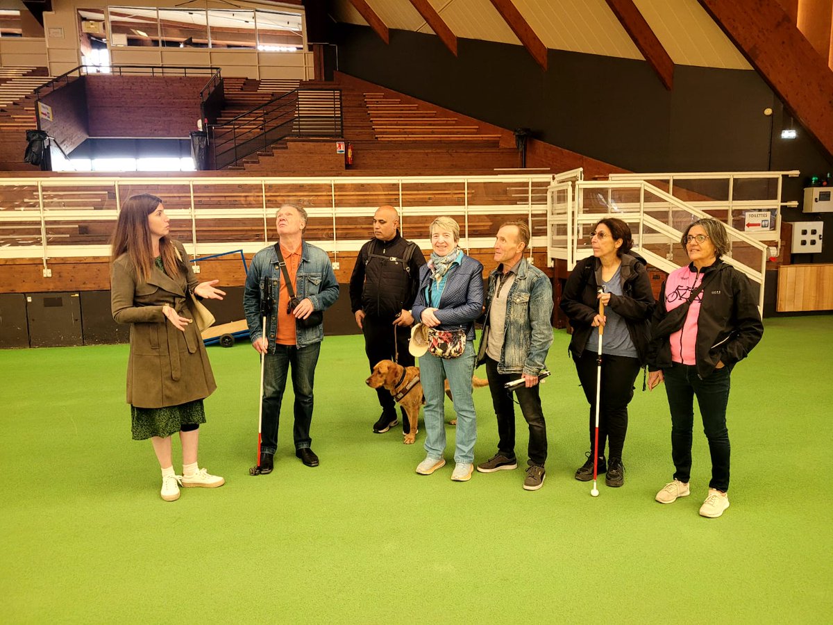 Nous étions invités samedi dernier à l'Insep, visite des infrastructures, rencontres d'athlètes dont notre parrain Trésor Makunda (sprinter handisport). Nous avons pu assister à un entraînement de natation synchronisée, de gymnastique, rencontrer des judokas.
Merci Margot !