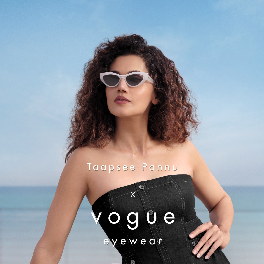 BrandmoversIN's tweet photo. That’s when the real vibe shows up.
Presenting our vision for hashtag #VogueEyewear latest drop - the hashtag #NoRulesClub. https://t.co/Mz5H8dqEw9