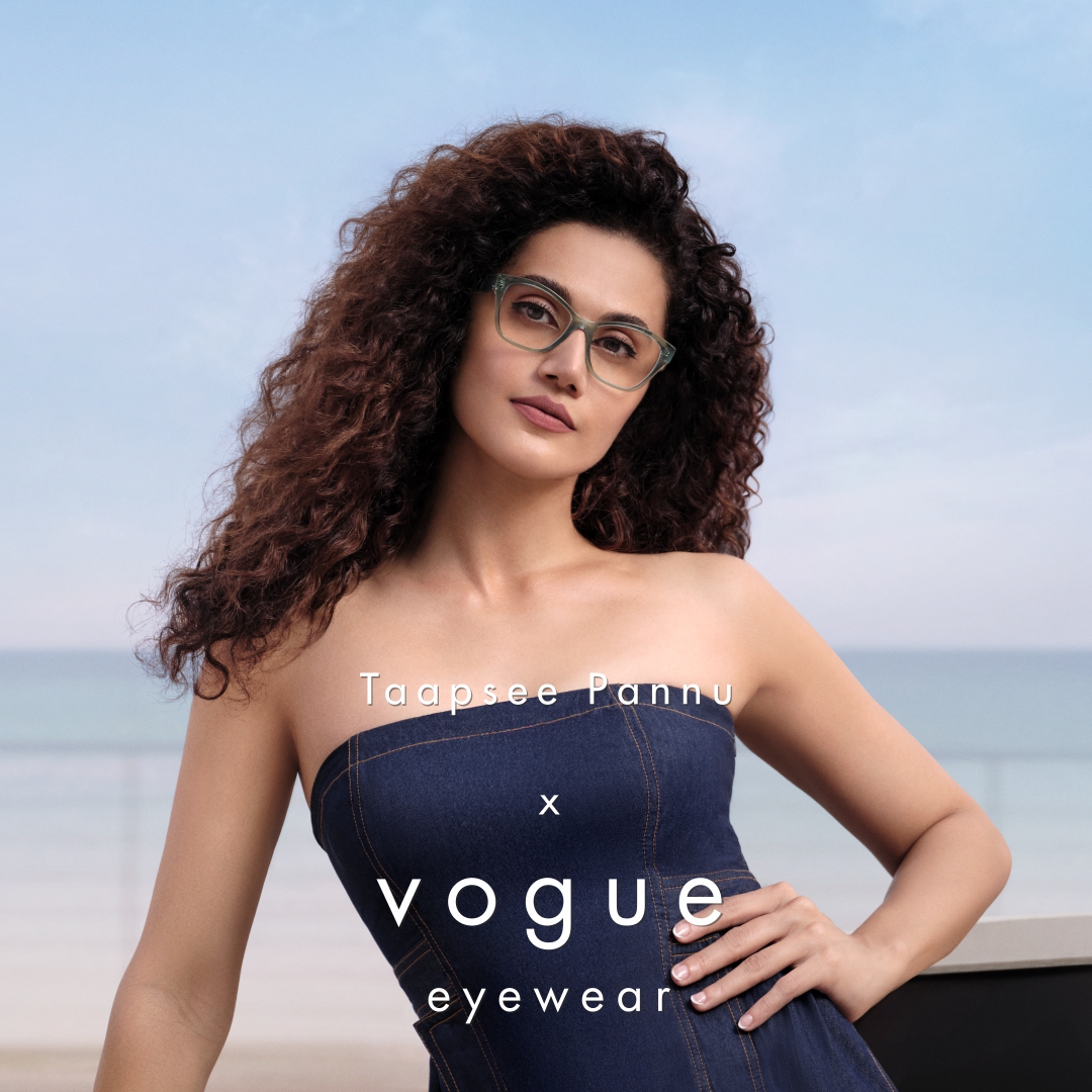BrandmoversIN's tweet photo. That’s when the real vibe shows up.
Presenting our vision for hashtag #VogueEyewear latest drop - the hashtag #NoRulesClub. https://t.co/Mz5H8dqEw9