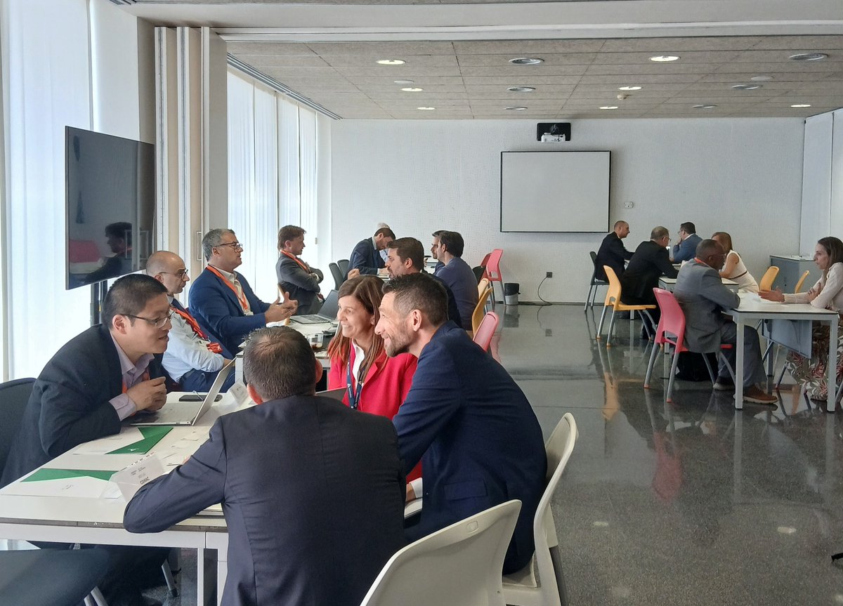 Andalucía TRADE (@trade_andalucia) on Twitter photo Impulsamos las oportunidades de colaboración en #AAeroDay con una misión internacional inversa
🌐14 firmas internacionales venidas de EEUU, Italia, China, Suiza, Turquía y Arabia Saudí
🗣️+80 encuentros #B2B con 31 empresas andaluzas
#aerospace <a href="/EconoHaciendAND/">Consejería de Economía, Hacienda y Fondos UE 🇪🇺</a> <a href="/AndAerospace/">ANDALUCÍA AEROSPACE Clúster Empresarial</a> Impulsamos las oportunidades de colaboración en #AAeroDay con una misión internacional inversa
🌐14 firmas internacionales venidas de EEUU, Italia, China, Suiza, Turquía y Arabia Saudí
🗣️+80 encuentros #B2B con 31 empresas andaluzas
#aerospace <a href="/EconoHaciendAND/">Consejería de Economía, Hacienda y Fondos UE 🇪🇺</a> <a href="/AndAerospace/">ANDALUCÍA AEROSPACE Clúster Empresarial</a>