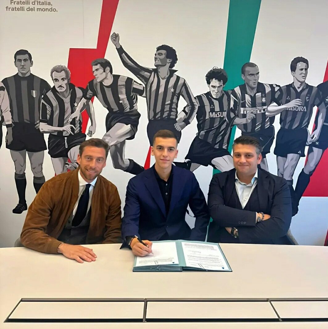 #Inter, UFFICIALE: rinnovo del contratto per Francesco Stante, difensore centrale classe 2005.

In questa stagione, primo anno tra i pro, 33 presenze e un ruolo da protagonista in Serie C con la Pergolettese: sarà una delle colonne della nuova squadra U23 nerazzurra ⚫🔵