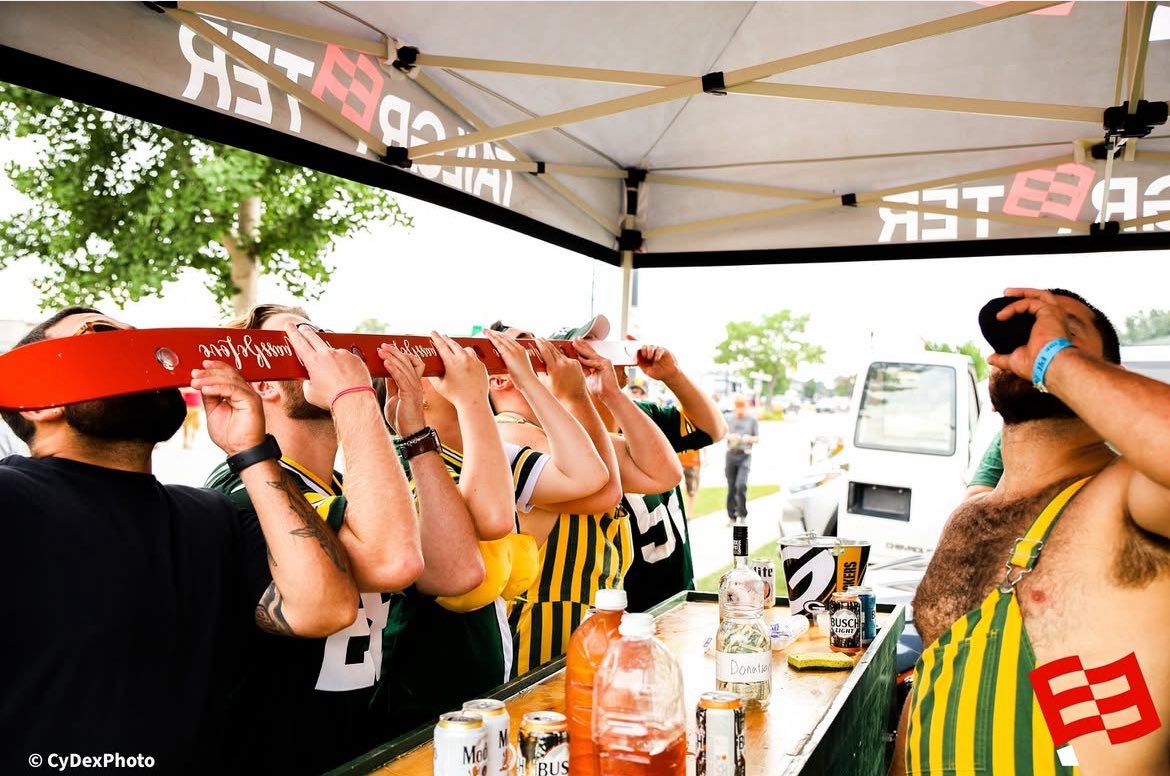 tailgreeter's tweet photo. Tailgating in Green Bay? Only one way to do it — with Tailgreeter 🏈🏟️ #Tailgreeter https://t.co/2AeyTYKpRv