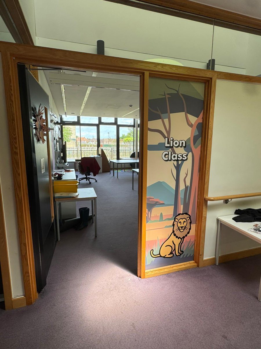 OuttaReachUK's tweet image. 🦁🐘 Another fun project complete — this time at a primary school!

#WindowVinyl #PrimarySchool #SchoolGraphics #CreativeSpaces #SchoolBranding #AnimalDesigns #LearningEnvironments #EducationDesign #SchoolVisuals #ChildFriendlyDesign #CreativeEducation #SchoolImprovement