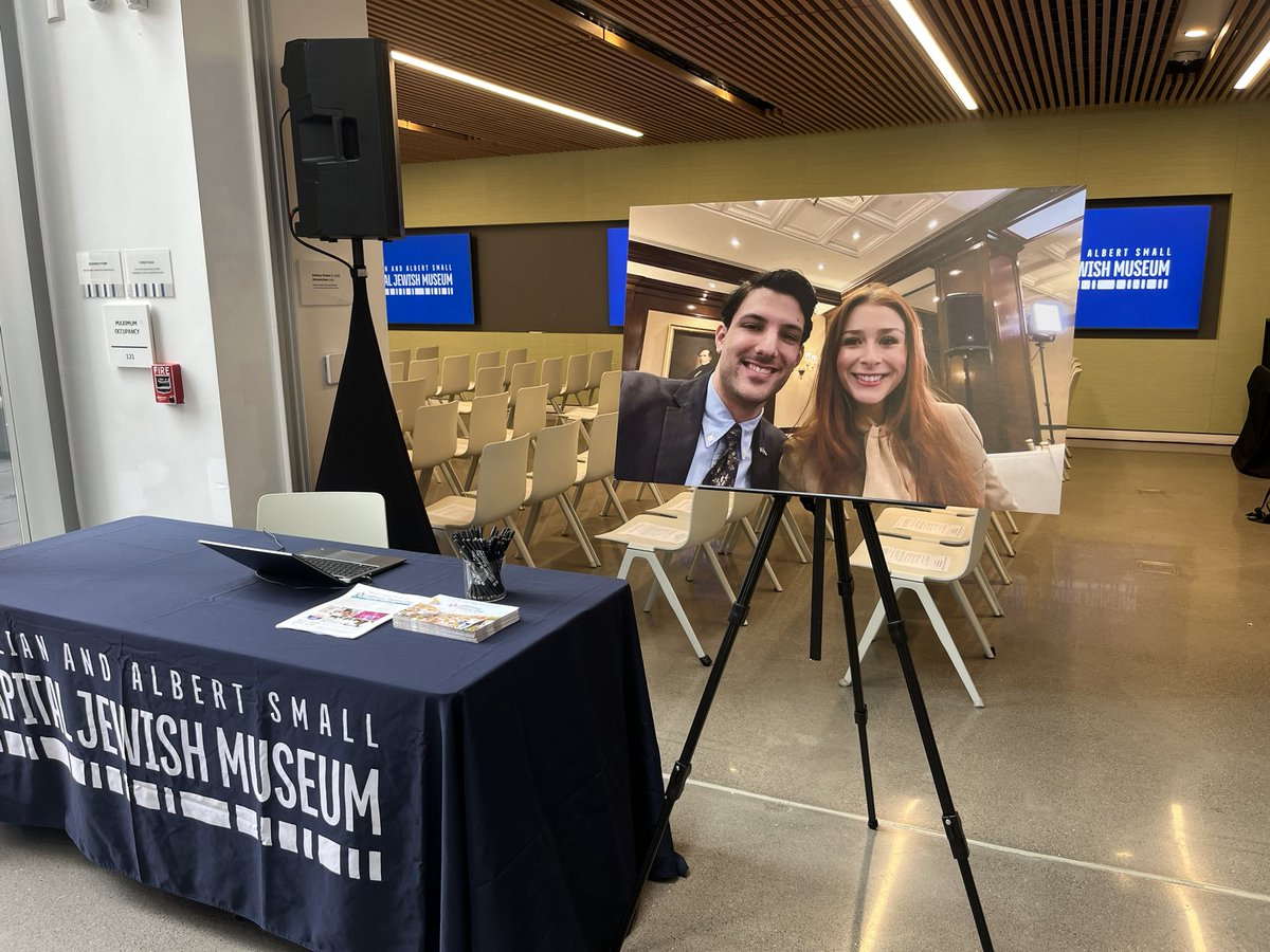 jquynhreports's tweet image. Capital Jewish Museum reopens today a week after the shooting that killed two Israeli staffers, Yaron Lischinsky and Sarah Milgrim. Starting in just a few minutes a ceremony to honor victims ahead of opening at noon.