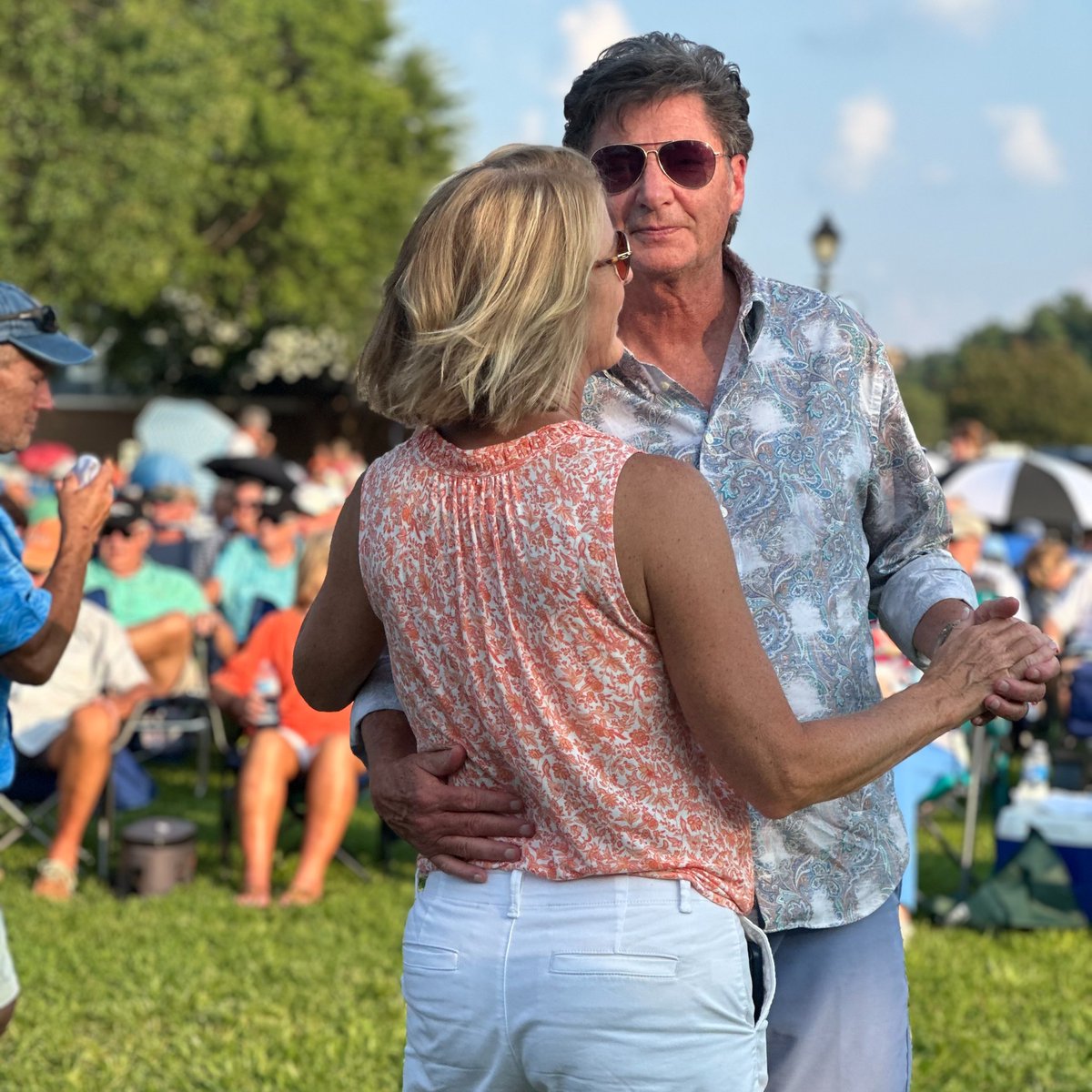 Tonight!! Head to the Riverwalk Landing and get ready to dance under the stars with The Band of Oz! 
Thursday, May 29
6:30 - 9 pm
Free Concert!
Bring your friends, your family, your chairs and your dancing feet! 
williamsburgfamilies.com/yorktown-sound…