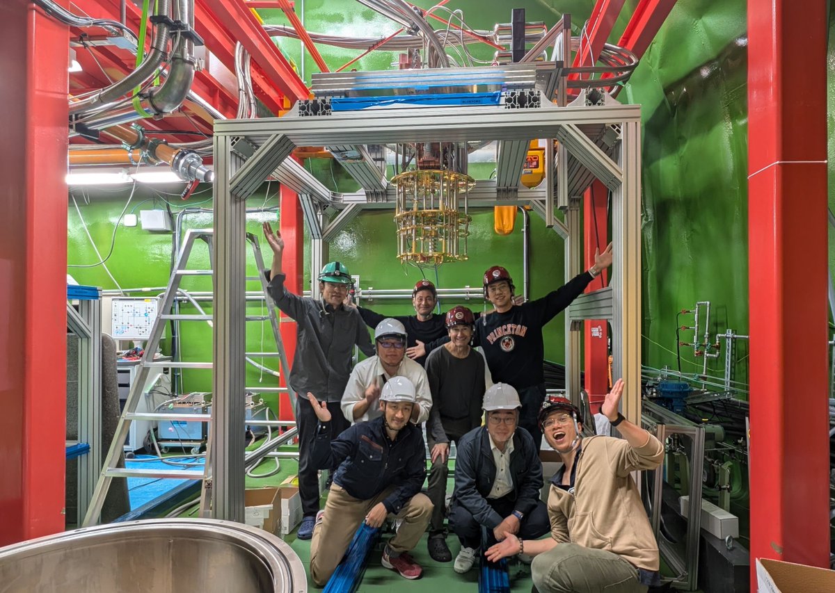 The hunt for dark matter is going deeper—and colder. ❄️ While @LZdarkmatter leads the WIMP search at SURF, new tech like TESSERACT is targeting low-mass particles with supercooled sensors. 👀
Read more: sanfordlab.org/news/probing-n…