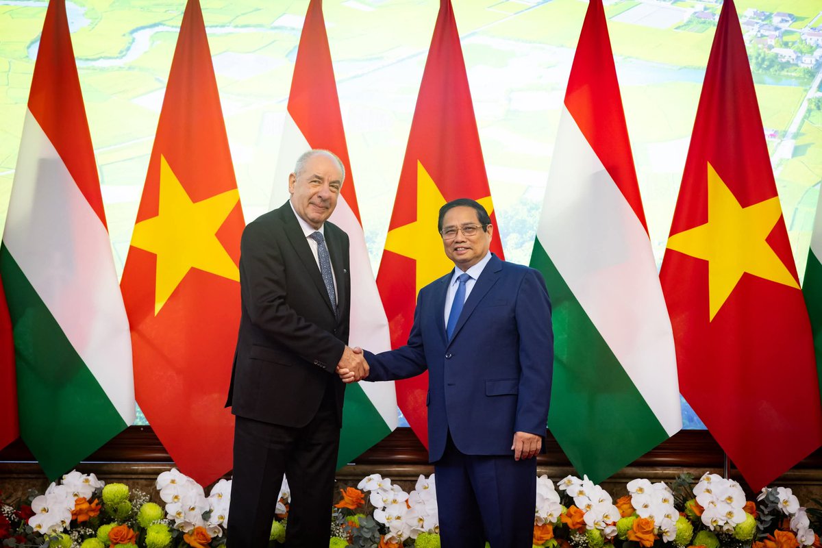 East-West cooperation is key - Meeting with Pham Minh Chinh, Prime Minister of the Socialist Republic of Vietnam

We believe in connections, especially with nations with whom we have such long-standing and close ties as #Vietnam 🇭🇺🇻🇳