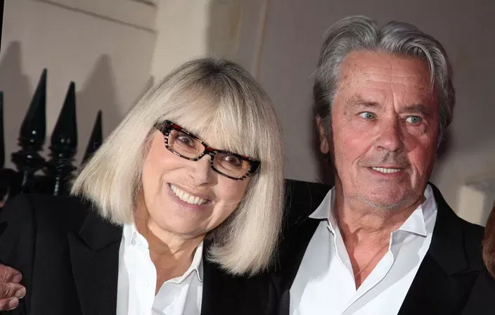 Casimir_Noir's tweet photo. @Reine_Margot2 Attend c'est pas tout!
#AlainDelon et #MireilleDarc ont fréquenté des conférences ésotériques de la #goldenWay (l'organisation pré-#OTS) dans une bâtisse templière en Suisse. https://t.co/m6PKFHHmQV