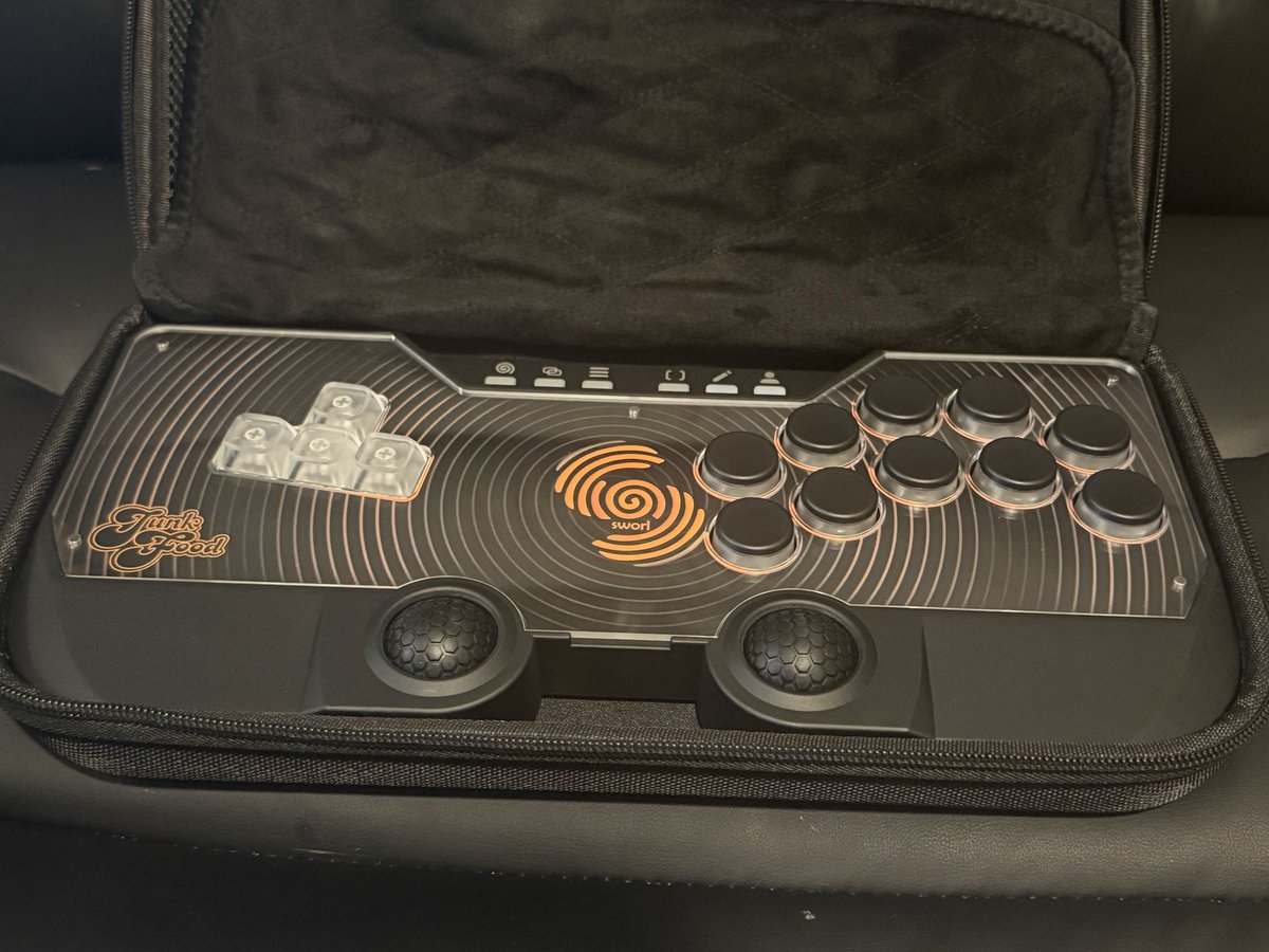 Delriach's tweet image. 👀 got my Sworl in the mail today. Can’t wait to mess with it. Really like the packaging and case @junkfoodarcades!