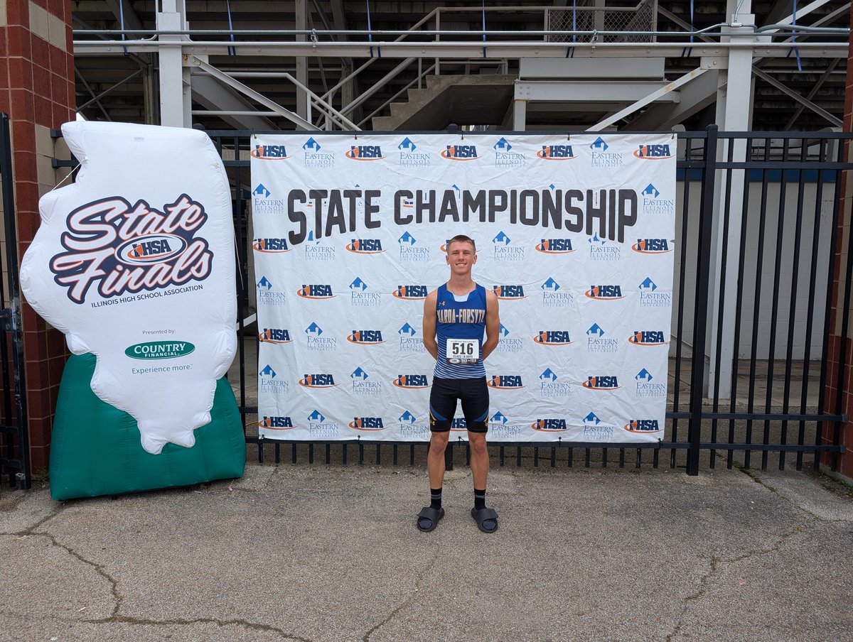 Ryne Norton sits 11th in the 800 and advances to finals on Saturday!