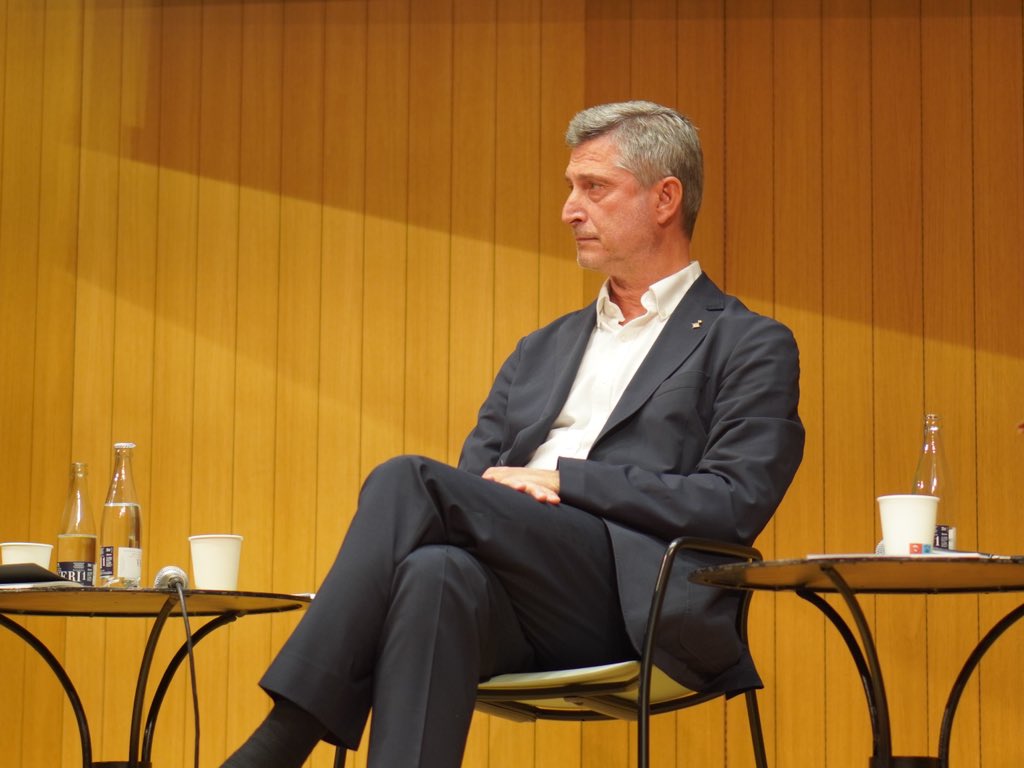 Junts per Barcelona (@junts_bcn) on Twitter photo 🙌🏻 Gràcies pel debat “2 anys de mandat: debat estratègic i horitzons de futur” que ha organitzat <a href="/PoliticaAB/">Secció d'Estudis Polítics, Jurídics i Socials</a>.
Hem parlat de la crisi d’habitatge a la ciutat, de la capitalitat i el retrocés del català a #Barcelona.
Hem de treballar per un millor present i futur de #Barcelona ✨ 🙌🏻 Gràcies pel debat “2 anys de mandat: debat estratègic i horitzons de futur” que ha organitzat <a href="/PoliticaAB/">Secció d'Estudis Polítics, Jurídics i Socials</a>.
Hem parlat de la crisi d’habitatge a la ciutat, de la capitalitat i el retrocés del català a #Barcelona.
Hem de treballar per un millor present i futur de #Barcelona ✨