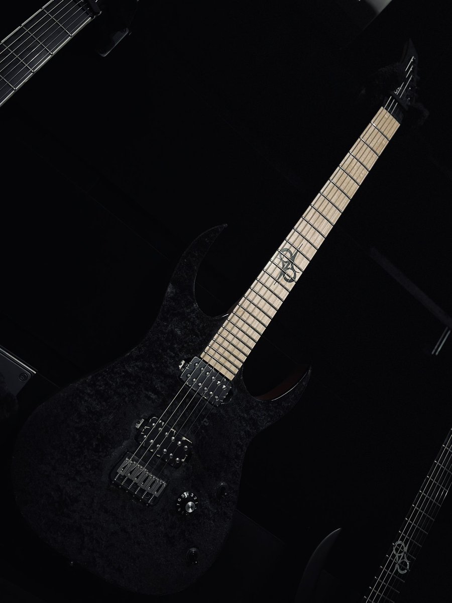 HARDROCKURI's tweet photo. 我が家のSolarたちです！
・Washburn PXSOLAR16
・Solar Guitars SB1.6FOB
・Solar Guitars SB1.6HFBR

魔改造により原型がありません🤘
The Chug Projectのカバー動画をYouTubeにアップするくらいOlaおじさんが好きなのでサイン欲しいわよ！！

#Olaサインプレゼント
#SOLARGUITARS https://t.co/PH4ZEKouQH