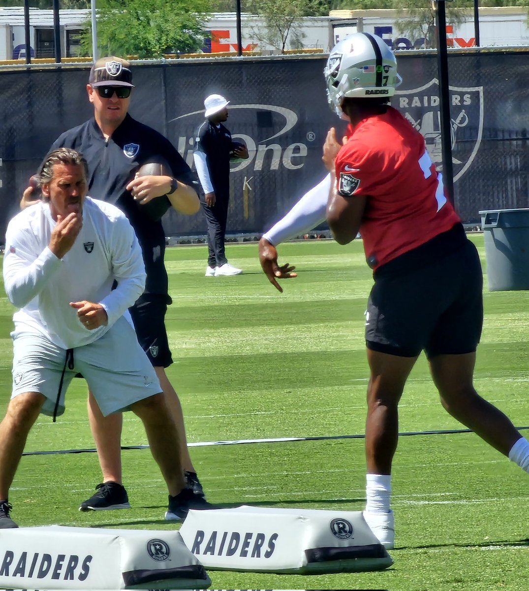 New #Raiders QB Geno Smith works under the guidance of QB coach Greg Olson at start of OTAs on Thursday...
