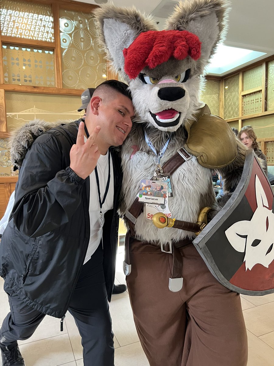 StrayBlazer's tweet image. Found @spartan_k9 at con looking good with armour! #Furlandia #Furlandia2025