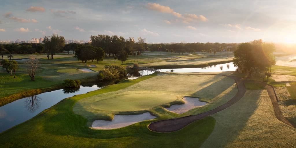 When the Golden Hour meets green. #preferredgolf #thepreferredlife
