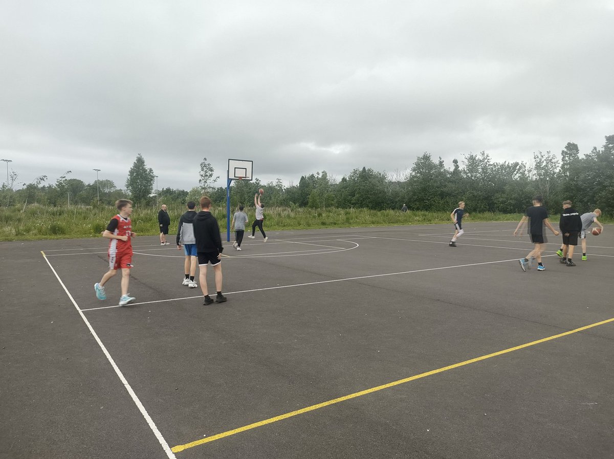 danayrmrbball's tweet photo. The joys of outside courts!
Learned late lost our hall - so improvised and gone to a local outdoor court. Task 1 clear the stones - positive is just stones, no glass.
Session for @ayrstorm  U16m underway now - playing tournament prep.
♥️🏀 https://t.co/TY8Q9LWTLH