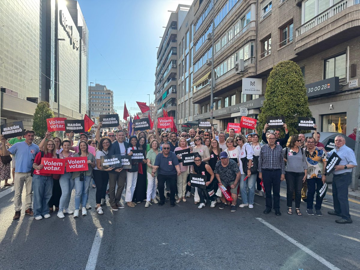 📣 Seguimos reclamando la dimisión de Mazón siete meses después de la tragedia que arrasó con la vida de 228 personas. 

❌ Todavía no sabemos dónde estaba ni qué estaba haciendo mientras el pueblo valenciano se ahogaba  

#MazónDimissió #VolemVotar