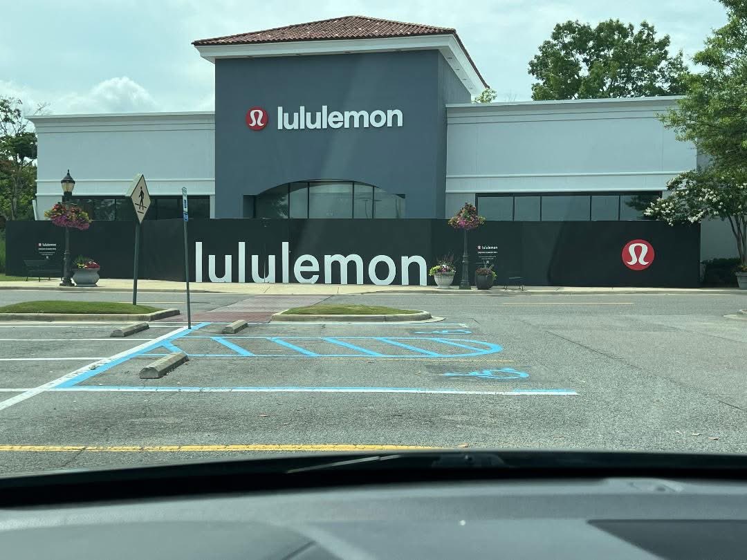 New 🚧  Lululemon - coming to the Summit on Hwy. 280 ..... Relocating Summer 2025 in the former Talbot's location.