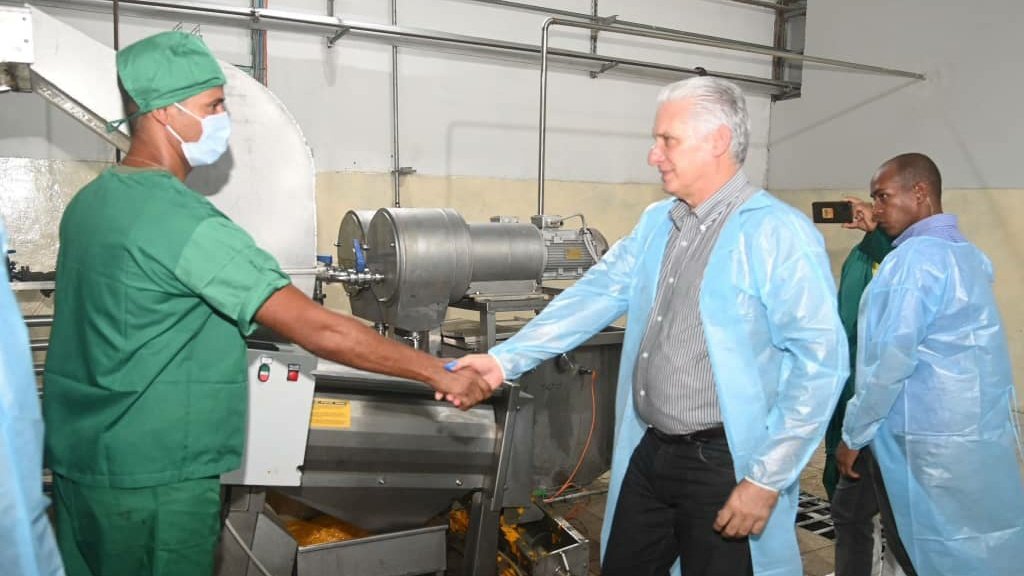 En #ManuelTames llegamos a la minindustria “El Palmar”, perteneciente a la CCS "Angel Bauzá Calvo". Durante la visita, quedó inaugurada la industria que aportará al desarrollo local. Con sus trabajadores recorrimos la instalación y conocimos sus principales líneas de producción.