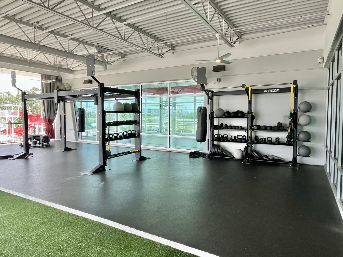 BeaverFitUSA's tweet image. Spurlino Family YMCA (@TampaYMCA) looking #DamStrong and ready for summer 💪

This covered outdoor training space features a Bridge Unit and Bay Unit from the @PrecorInc Functional Training Line powered by BeaverFit.