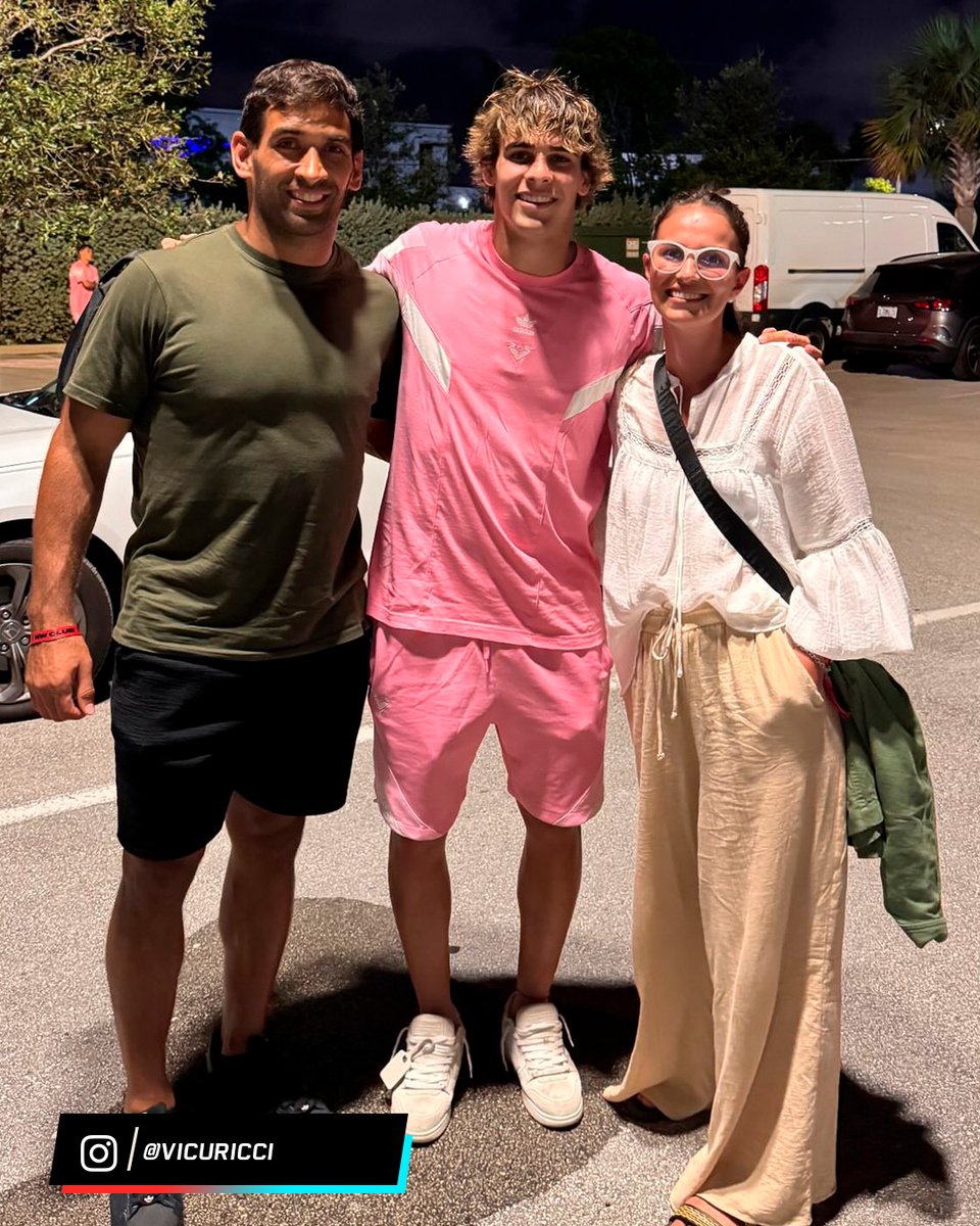 ¡Miami juntó a estos dos talentos! 🇦🇷👏🇺🇸

<a href="/Tostao_M/">Matias Orlando</a>, jugador de <a href="/miasharksrugby/">Miami Sharks Rugby Club</a>, junto a Benjamín Cremaschi, que se desempeña en <a href="/InterMiamiCF/">Inter Miami CF</a>.