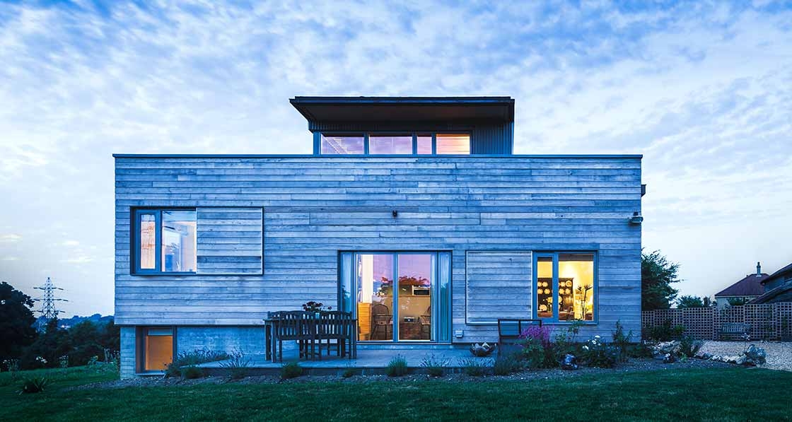 Suffolk eco home embraces wood &amp; warmth.

This cellulose-filled timber frame house in the Suffolk countryside combines a rustic timber aesthetic with a simple contemporary form to rest lightly on the land.
 mailchi.mp/passivehousepl…