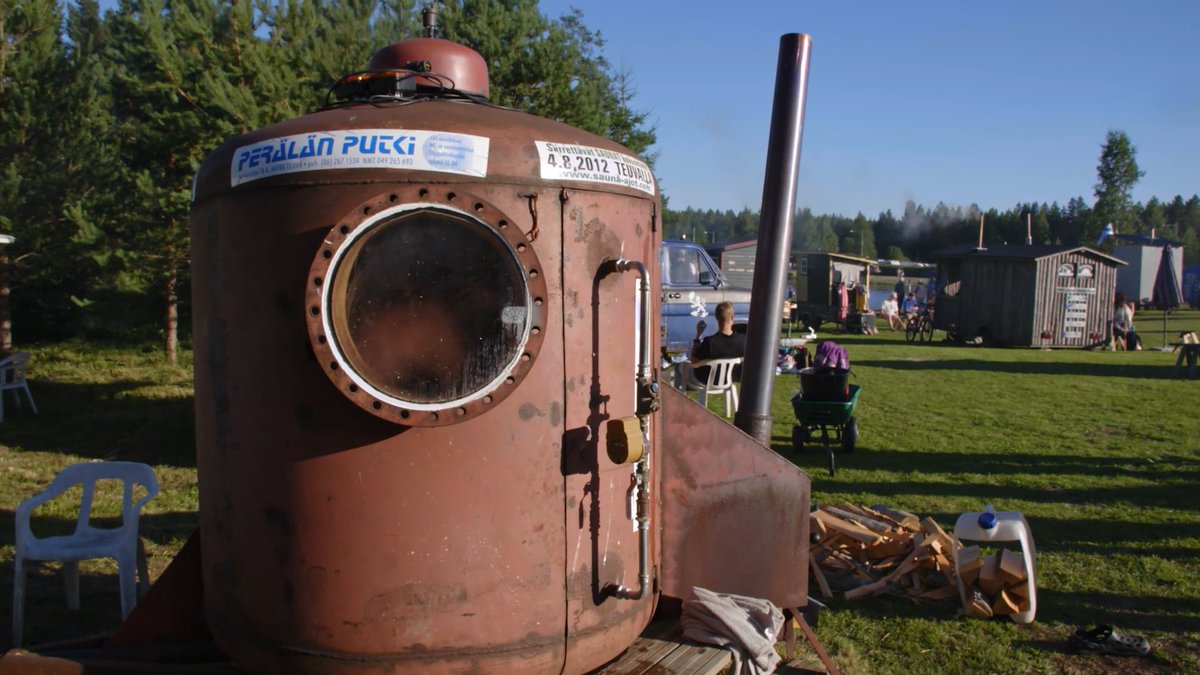 ThePerfectSweat's tweet image. 📍 Teuva, Finland 🇫🇮

Every summer, 50+ saunas from across Finland (and beyond!) roll into Teuva to celebrate the art of sweating together. 🧖‍♂️🧖‍♀️

Check out Teuvan Sauna-ajot in the Finland episode of the Perfect Sweat Series!👇

🔗 perfectsweatseries.com/episode-1-finl…