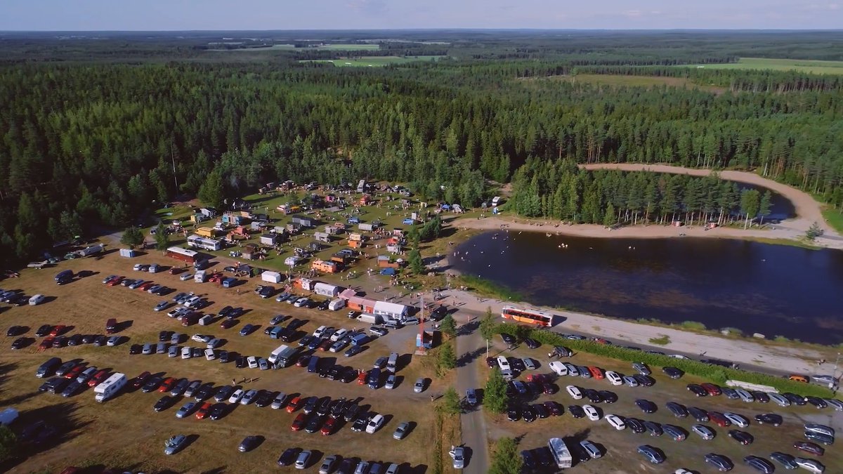 ThePerfectSweat's tweet image. 📍 Teuva, Finland 🇫🇮

Every summer, 50+ saunas from across Finland (and beyond!) roll into Teuva to celebrate the art of sweating together. 🧖‍♂️🧖‍♀️

Check out Teuvan Sauna-ajot in the Finland episode of the Perfect Sweat Series!👇

🔗 perfectsweatseries.com/episode-1-finl…