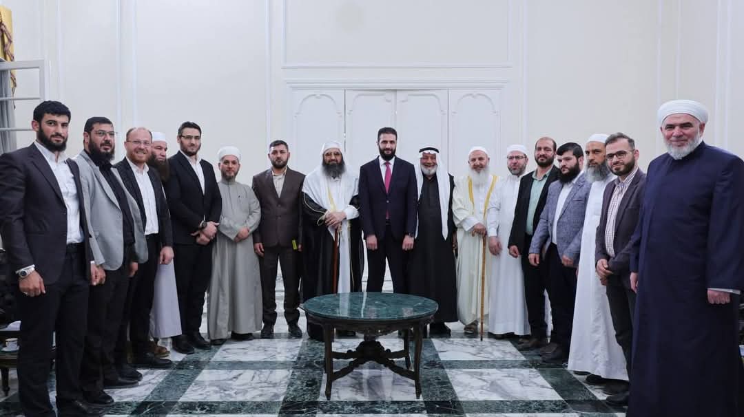 ghaith469's tweet photo. رئيس الجمهورية العربية السورية يلتقي بوفد من علماء ومشايخ محافظة حلب خلال زيارته للمدينة.

#رئاسة_الجمهورية_العربية_السورية https://t.co/v7B9vCDsEi
