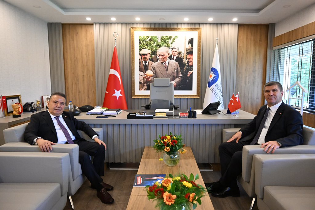 A.Orkun Ercengiz🇹🇷 (@orkunercengiz) on Twitter photo Dün yaptırdığı tetkikler sonucu gayet sağlıklı olan Antalya Büyükşehir Belediye Başkanımız <a href="/BocekMuhittin/">Muhittin Böcek</a> ile bölgemizi konuştuk.
Hafta sonu Gn Bşkmız Sn <a href="/eczozgurozel/">Özgür Özel</a>’in katılımı ile gerçekleşecek Antalya mitingi ile ilgili görüş alışverişinde bulunduk… Dün yaptırdığı tetkikler sonucu gayet sağlıklı olan Antalya Büyükşehir Belediye Başkanımız <a href="/BocekMuhittin/">Muhittin Böcek</a> ile bölgemizi konuştuk.
Hafta sonu Gn Bşkmız Sn <a href="/eczozgurozel/">Özgür Özel</a>’in katılımı ile gerçekleşecek Antalya mitingi ile ilgili görüş alışverişinde bulunduk…