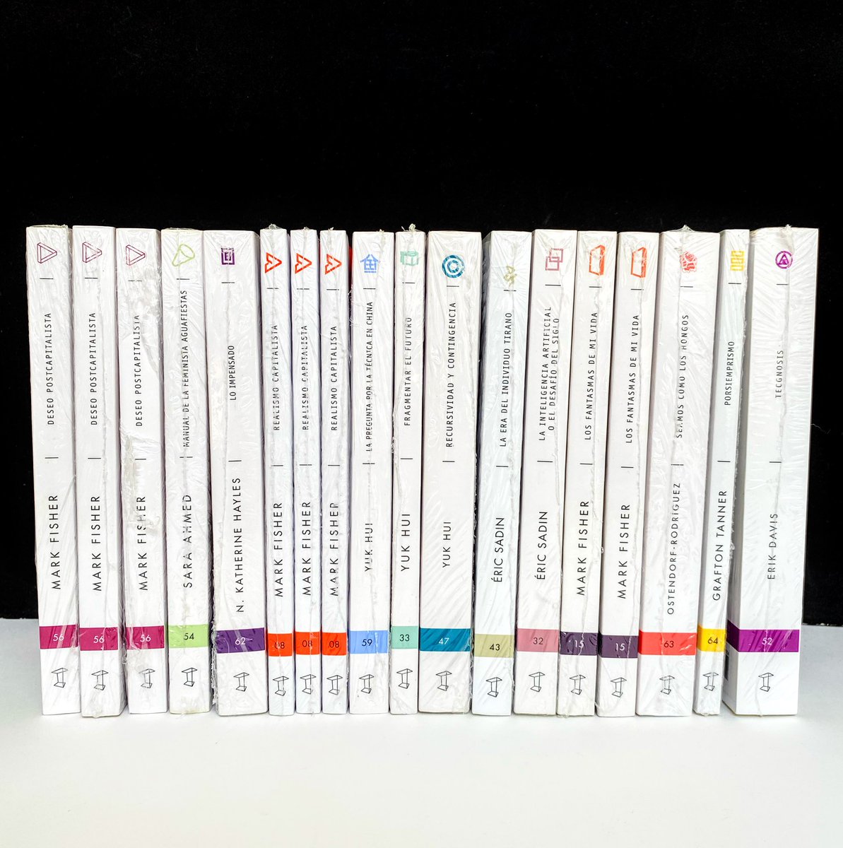 El_EcodelLibro's tweet image. Nos pusimos guapxa en El Eco del Libro y les trajimos un surtido rico de Caja Negra Editorial. ✨😮‍💨