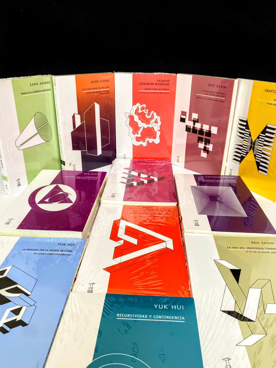 El_EcodelLibro's tweet image. Nos pusimos guapxa en El Eco del Libro y les trajimos un surtido rico de Caja Negra Editorial. ✨😮‍💨