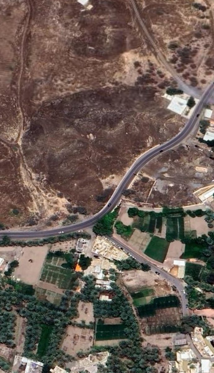 توثيق جبل؛
تل "جبل السحيليات" بنزوى،ضمن لسان من جبال الحلاة ممتد شرقا و يشكل أحد الحدود الطبوغرافية لمنخفض واحة الغنتق و يطل على حيز منها
و المكون الرئيسي له حجر البيريدوتايت المتصدع،من البركانيات
صور للذكرى،نظرا لخطط تسويته بالأرض، لبعض الخدمات العامة للمقابر العريقة الملاصقة له