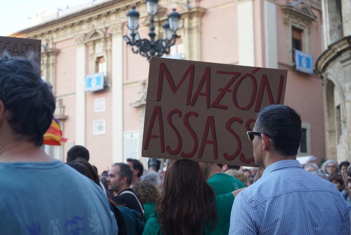 💥 Milers de persones de nou als carrers de València per la #VagaGeneral29M 

Aquí no acaba res, això només ha fet que començar