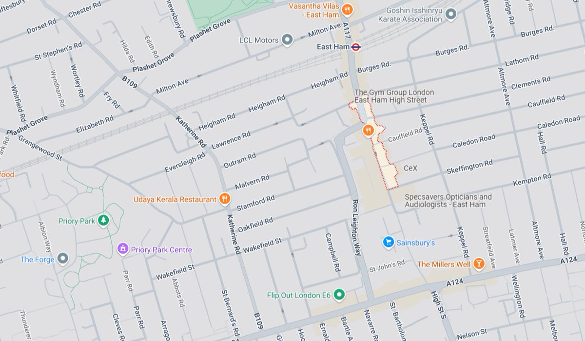 Ten fire engines and around 70 firefighters are currently tackling a fire at a shop with dwellings above on High Street North in #EastHam.

Half of the ground floor is alight. 

Please avoid the area while the incident is ongoing. 

More info - london-fire.gov.uk/incidents/2025…