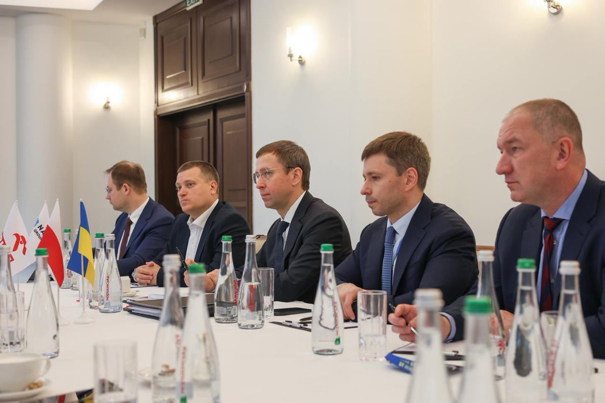 Нафтогаз і Orlen підписали Меморандум про стратегічну співпрацю

Меморандум передбачає співробітництво:
🔹у сфері видобутку та розробки 🔹родовищ, відновлення зруйнованої 🔹інфраструктури, реалізації потенційних спільних проектів.

Деталі: cutt.ly/CrbjnW8i