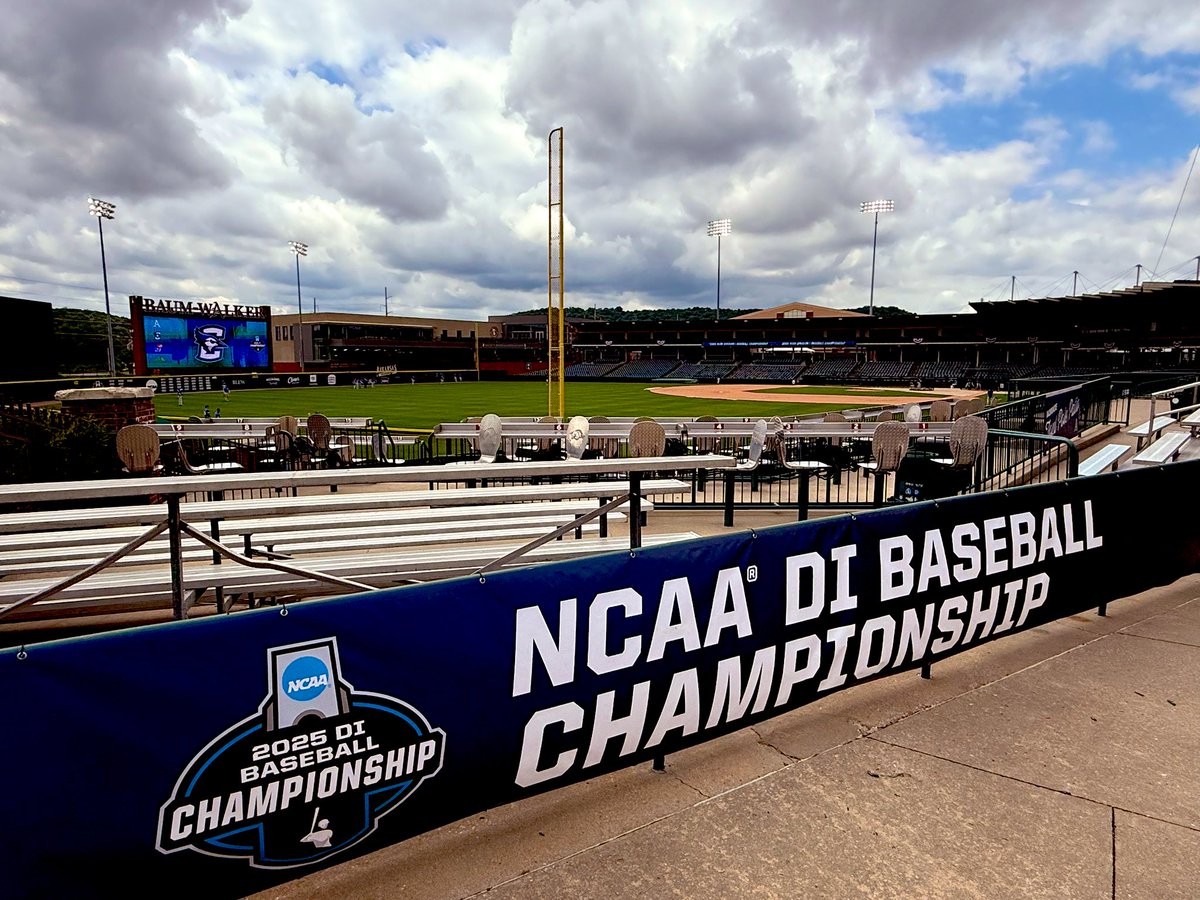 RealJBSportsMan's tweet photo. Calm before @NCAABaseball postseason storm here in Fayetteville #BaumWalker https://t.co/1J52DW7OVY