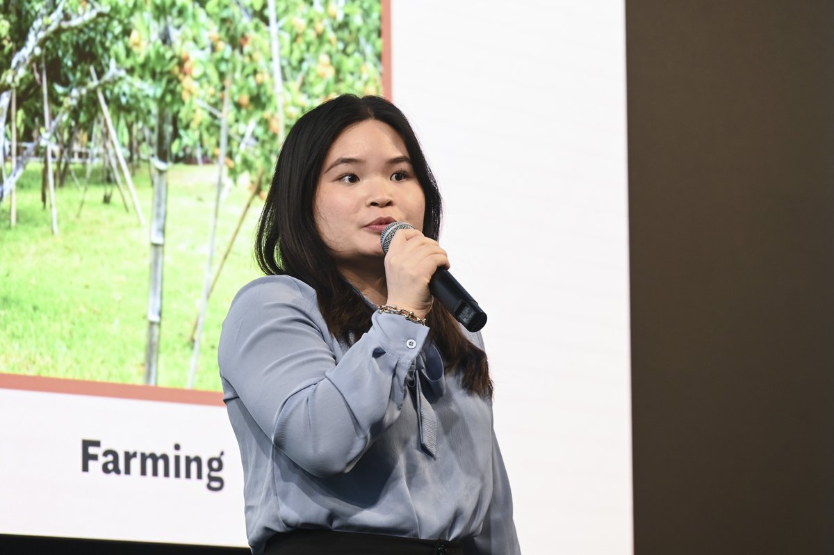 🍽️ Startup spotlight! eLab alumni Kaylee Yin ’25 (FRUJI FOODS), Camilo Ortiz ’25 (JOUS), and Michelle Lin ’20 (EcoMatia) were recently featured in the Cornell Chronicle for their food-focused startups!

Read the full story 🖇️ news.cornell.edu/stories/2025/0…