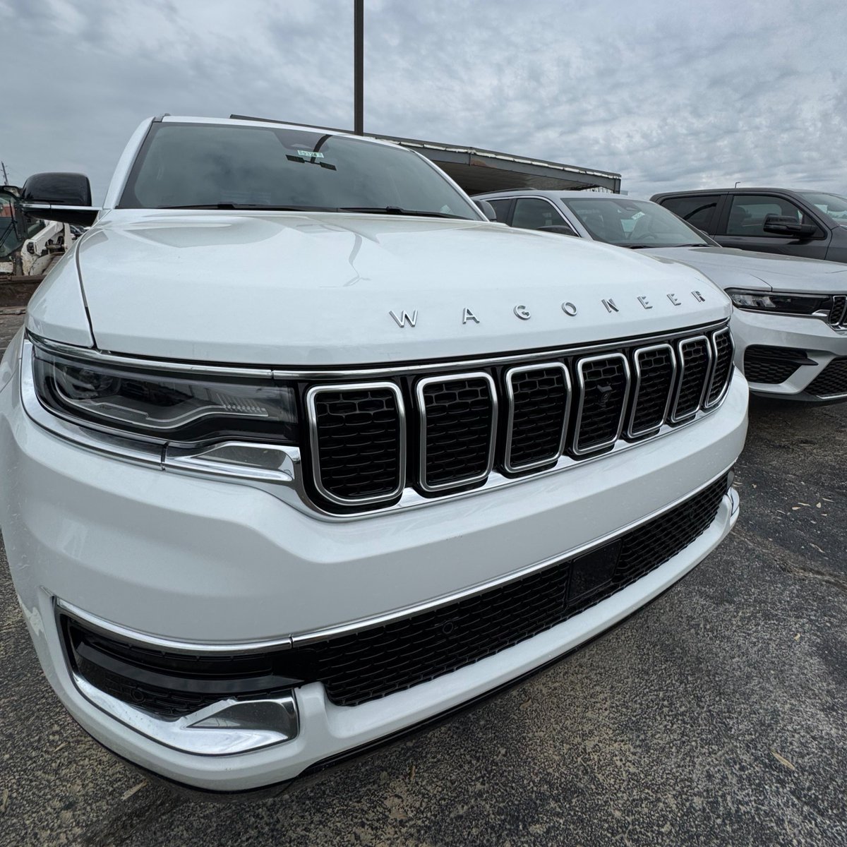 MainStreet_CDJR's tweet photo. Look at this cool and stunning Jeep Wagoneer at Mainstreet CDJR! 😍 Whether you're craving luxury, power, or style — this SUV has it all. Come check one out and take it for a spin! 🚙✨ #JeepWagoneer #MainstreetCDJR #LuxurySUV #TestDriveToday 

https://t.co/2ivRxLvxbj https://t.co/6ZkXjlFNjk