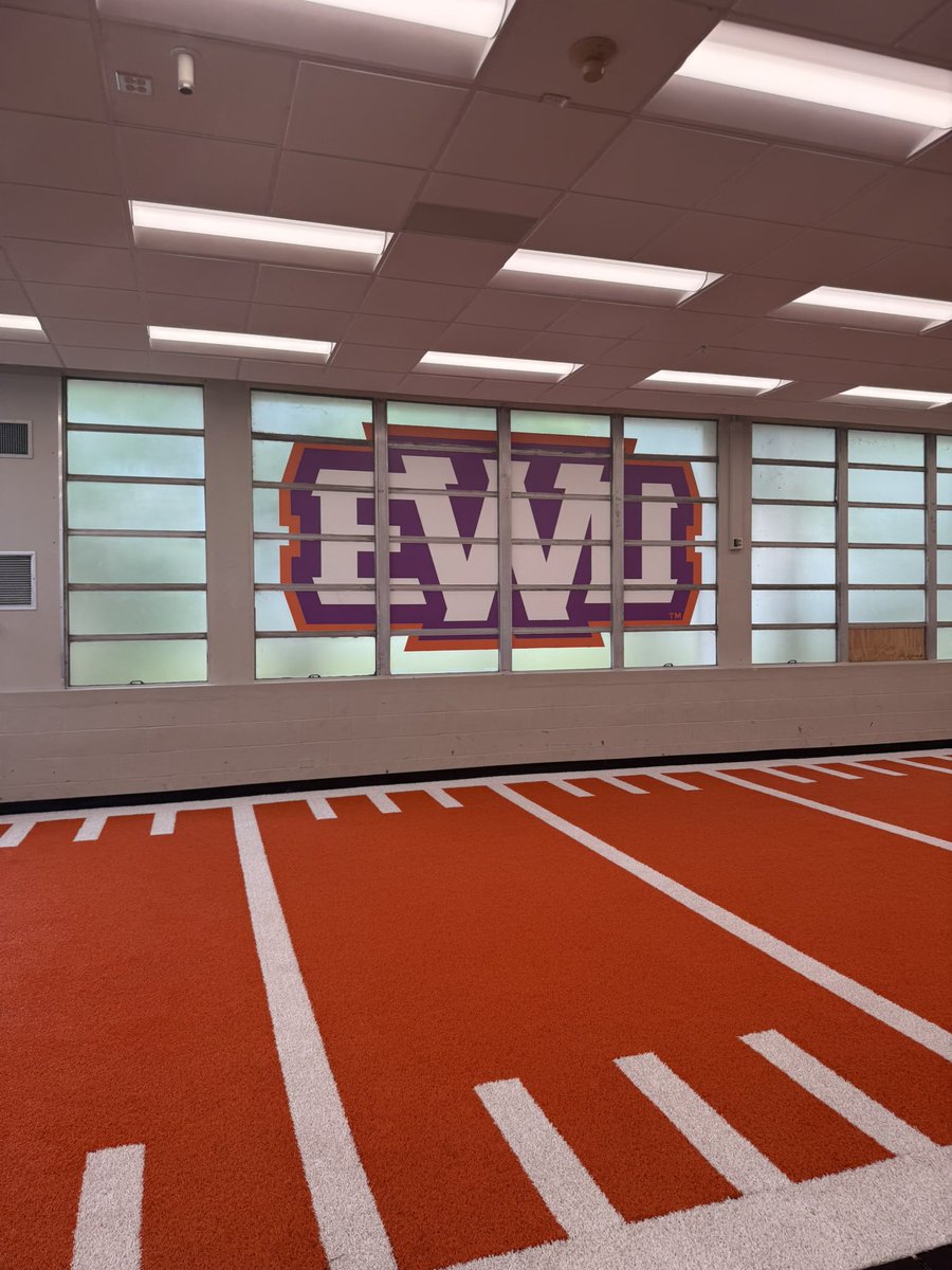 salahhill3's tweet photo. Had a great visit at Edward Waters University ! https://t.co/HYgtTBJ7FF