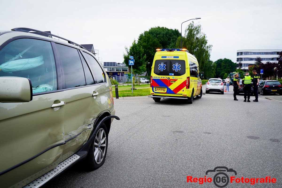 Veel schade na ongeval op de Prinses Beatrixlaan Apeldoorn