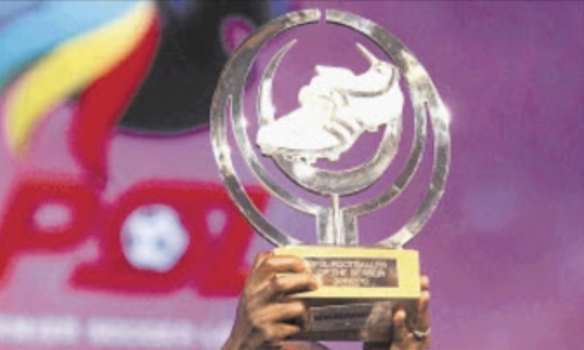 𝗚𝗢𝗟𝗗𝗘𝗡 𝗕𝗢𝗢𝗧 ⚽

Lucas Ribeiro has won the 2024/25 Lesley Manyathela Golden Boot, netting 16 goals in 26 games.

1️⃣ Lucas Ribeiro - 16 goals
2️⃣ Iqraam Rayners - 14 goals
3️⃣ Arthur Sales, Devin Titus - 8 goals