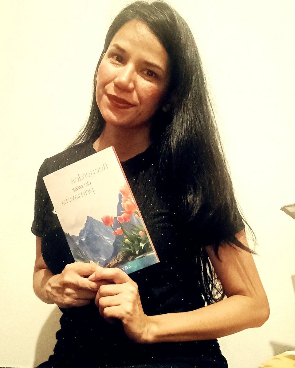 utopicalizz's tweet photo. Soy autora publicada. Esta es la antología poética en la que participo como coautora junto a geniales poetas, la cual se llama "Recuerdos de una primavera" de Letraria Editorial.

Les tendré muchas más novedades.

Besotes. https://t.co/xrNCUaU9Qj