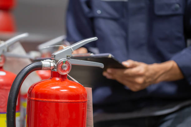 NAofSFM's tweet image. 🧯 Fire Extinguisher Check!
When’s the last time you:
✅ Checked the pressure gauge?
✅ Made sure it’s easy to access?
✅ Looked for rust or damage?
✅ Reviewed the expiration date?
A broken extinguisher is as bad as no extinguisher. Take 5 minutes to inspect yours this weekend