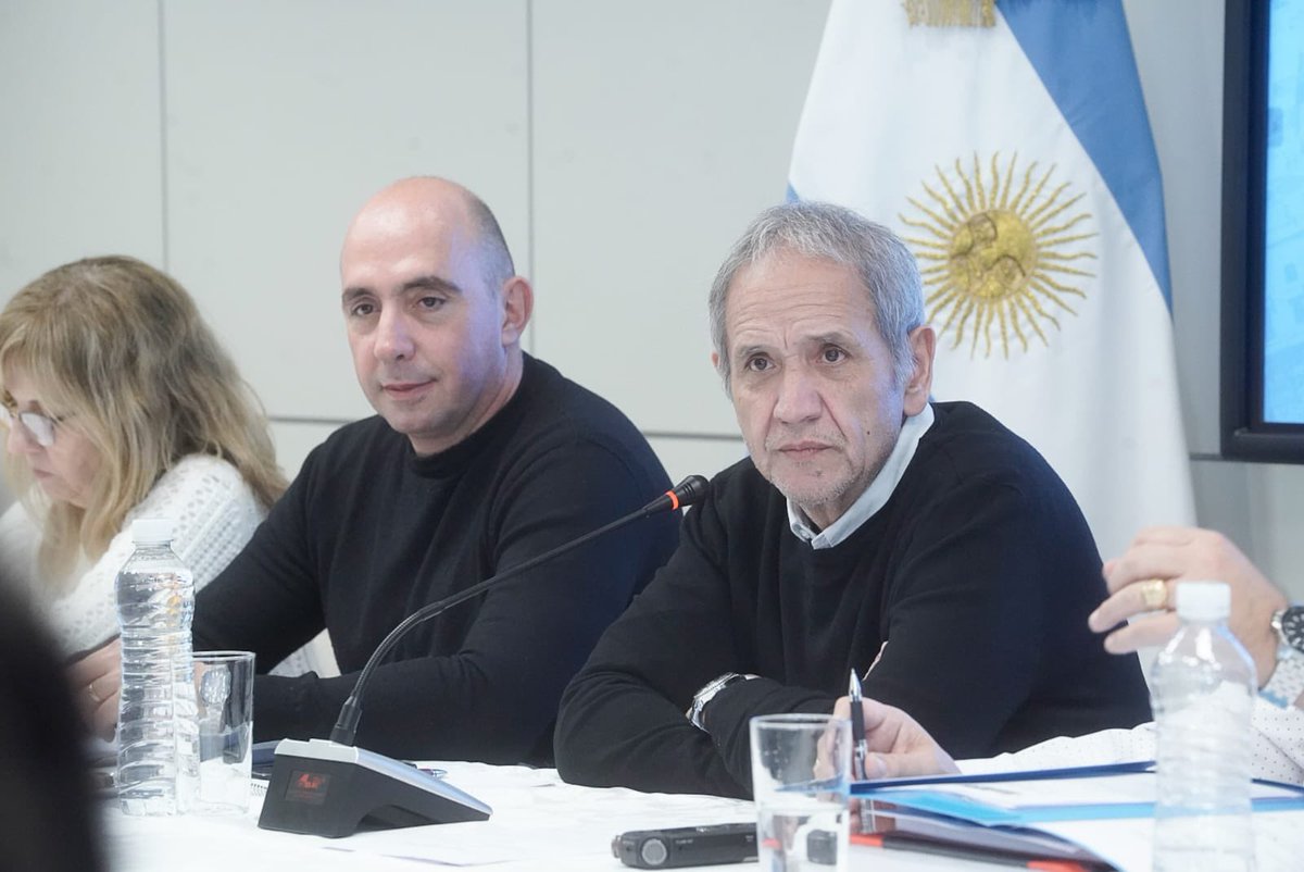 Hoy tuvimos reunión del Consejo Directivo Nacional donde se analizó la situación salarial ya que nuestro acuerdo vence el 31/5. 
Además recibimos con satisfacción la noticia que Mercado Libre pidió licencia para operar como Banco en Argentina.