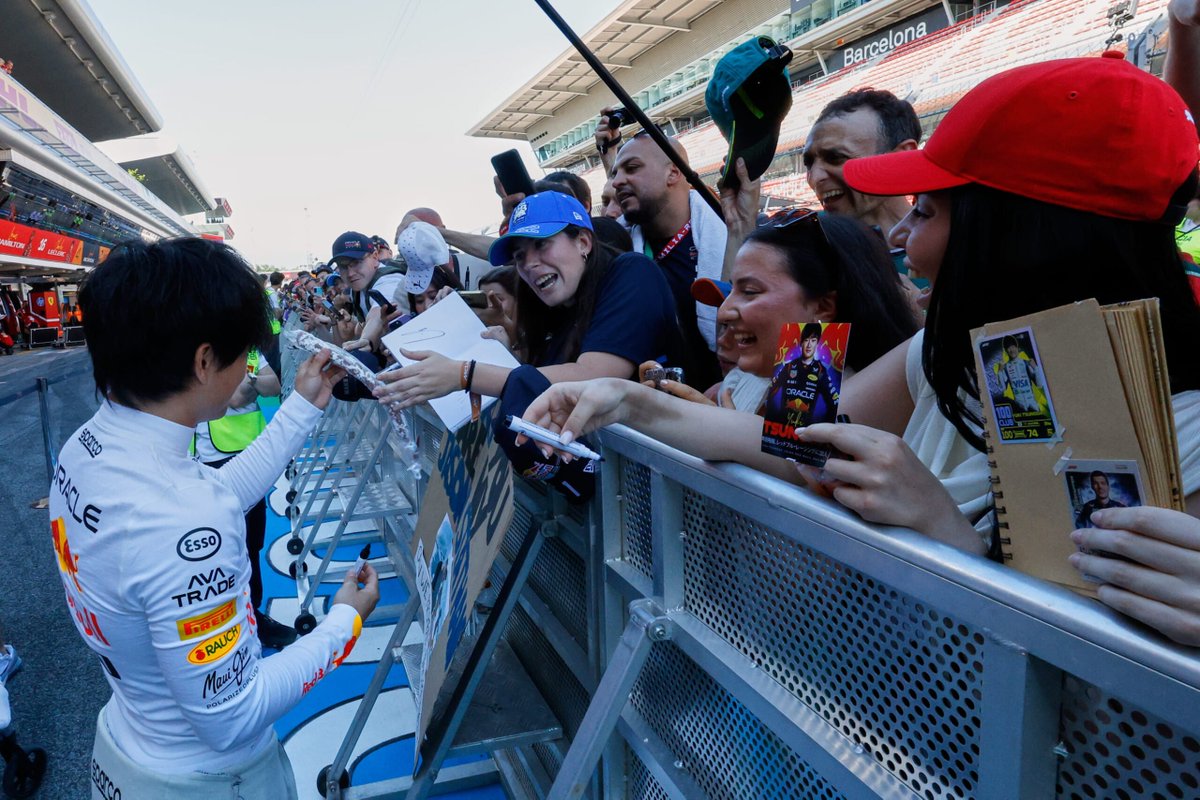 Yuki Tsunoda recibiendo un fuet. Ya está. Ese es el tuit.