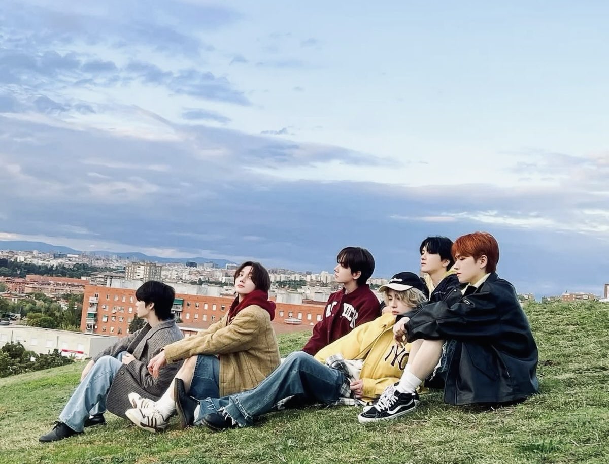 너희의 청춘을 함께 보낼 수 있어서 얼마나 행복한지 몰라~ 2주년 너무너무 축하해♡

#400년동안_피어날_우리청춘
#398Years_ToGo_WithBOYNEXTDOOR
#BND_私の人生の_BGM